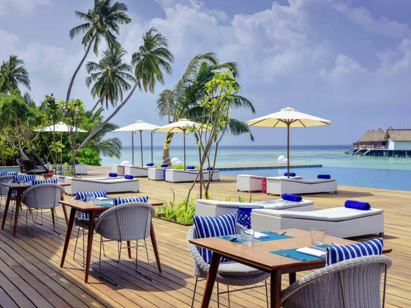 4D3N MALDIVES MERCURE KOODDOO RESORT Photo 3