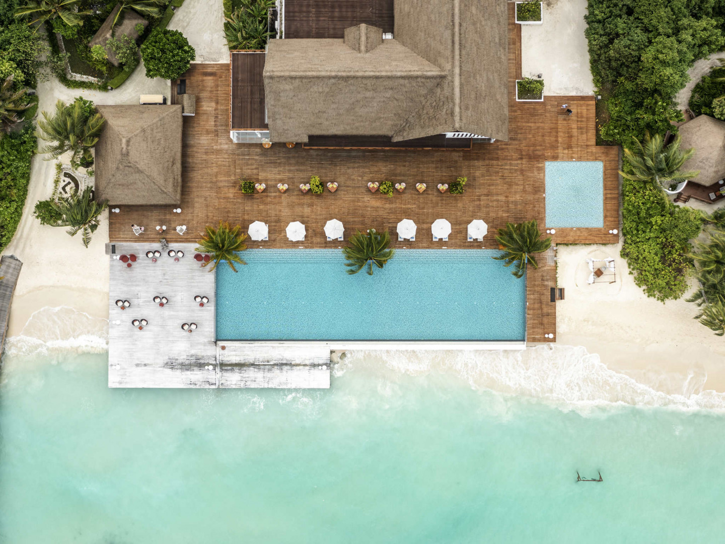 4D3N MALDIVES MERCURE KOODDOO RESORT Photo 9